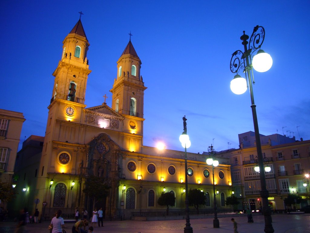 Plaza San Antonio en la hora azul