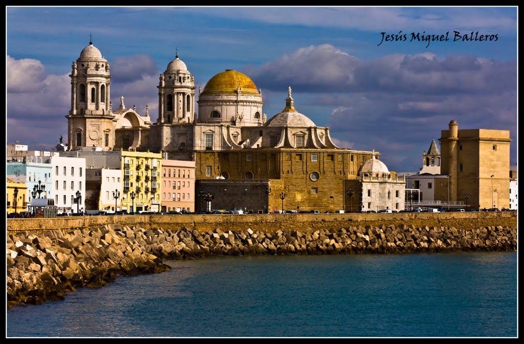 * Catedral De Cadiz
