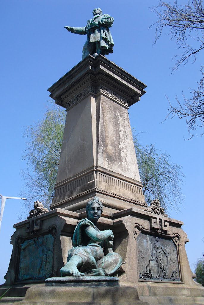 Monumento a Elduayen.