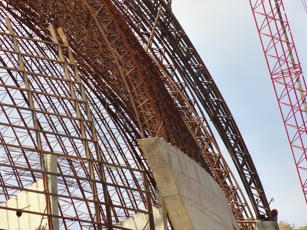 HIERRO Y CONCRETO, MATERIALES DUROS DE ROEER COMO USTED. -------- GRACIAS SEÑOR EX CARDENAL JUAN SANDOVAL IÑIGUES POR PROPONER Y REALIZAR ESTA MAGNIFICA OBRA DE INGENIERIA LA CUAL SIENDO GRANDE QUEDA PEQUEÑA PORQUE EL PUEBLO DE MEXICO SIENDO EN ESA EPOCA 