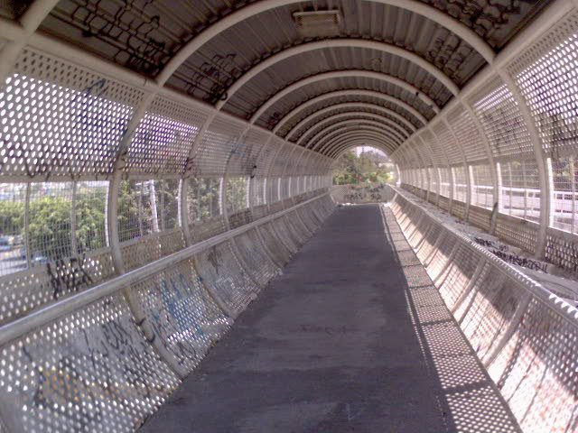El puente peatonal