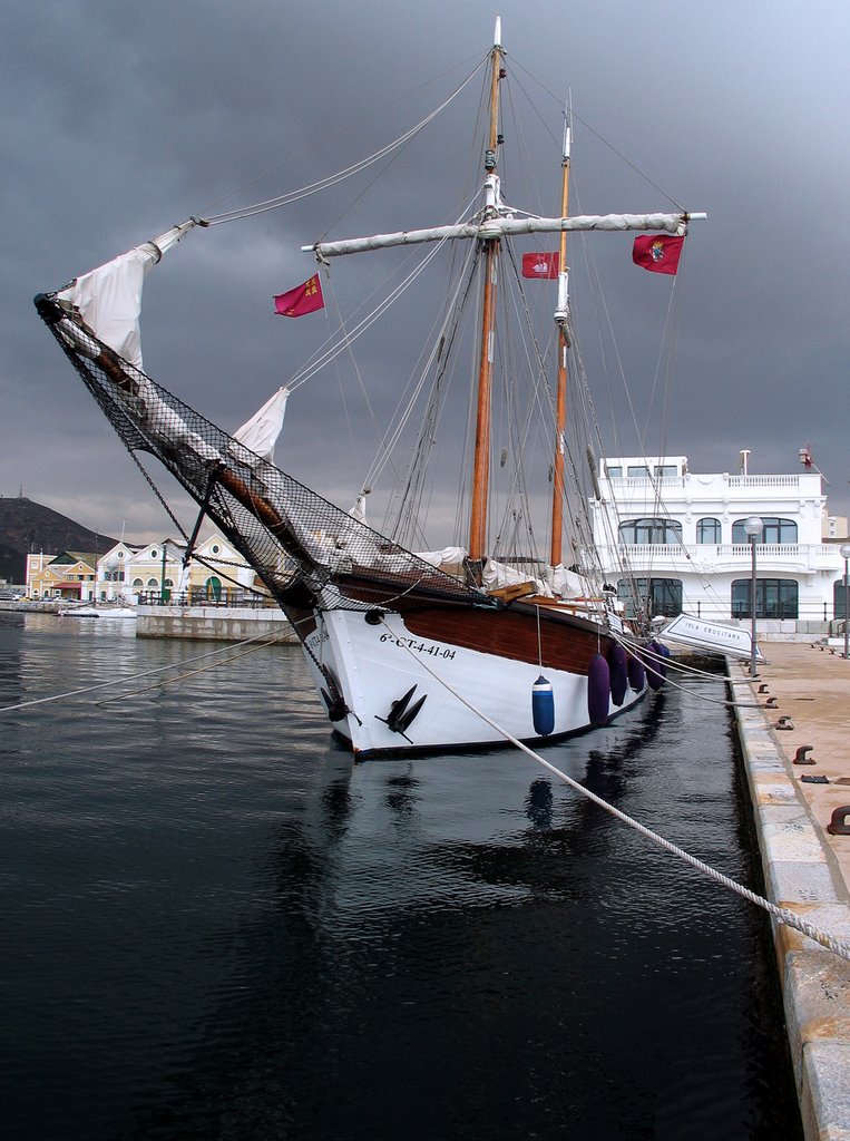 La goleta Isla Ebusitana (1856), amarrada al muelle del antiguo RCRC