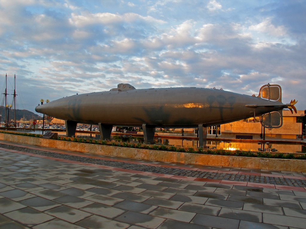 Submarino Peral (costado de babor)