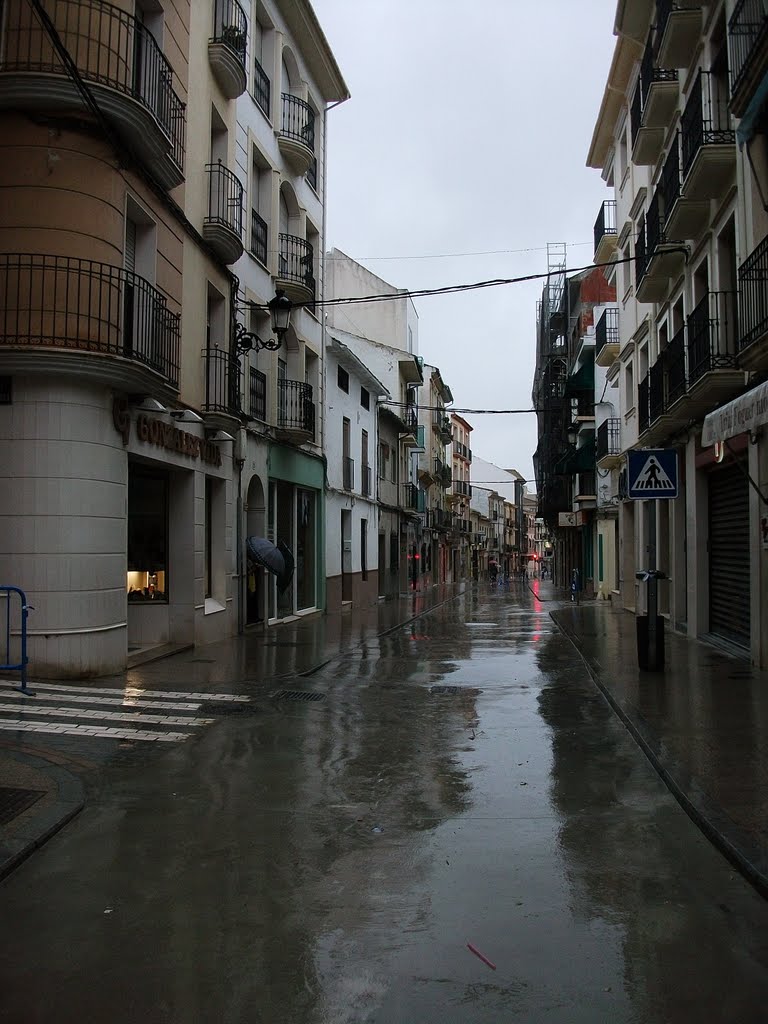 Calle de Priego, mojada, cristalina, señorial. Abril de 2011