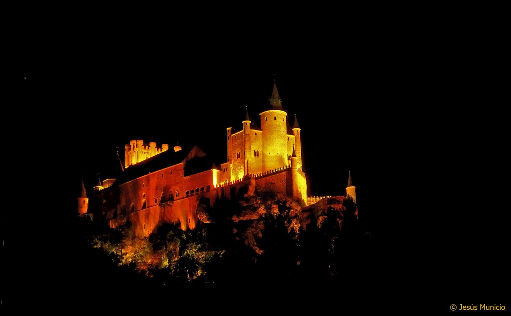Nocturna del Alcazar en el espacio perseguido por Jupiter (Ampliar)