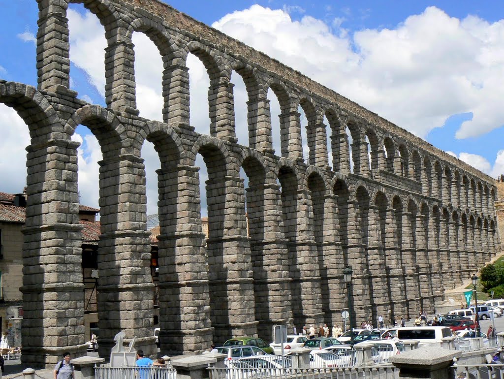 Segowia - Roman aqueduct from the first century (akwedukt  z I w.) - see below photo