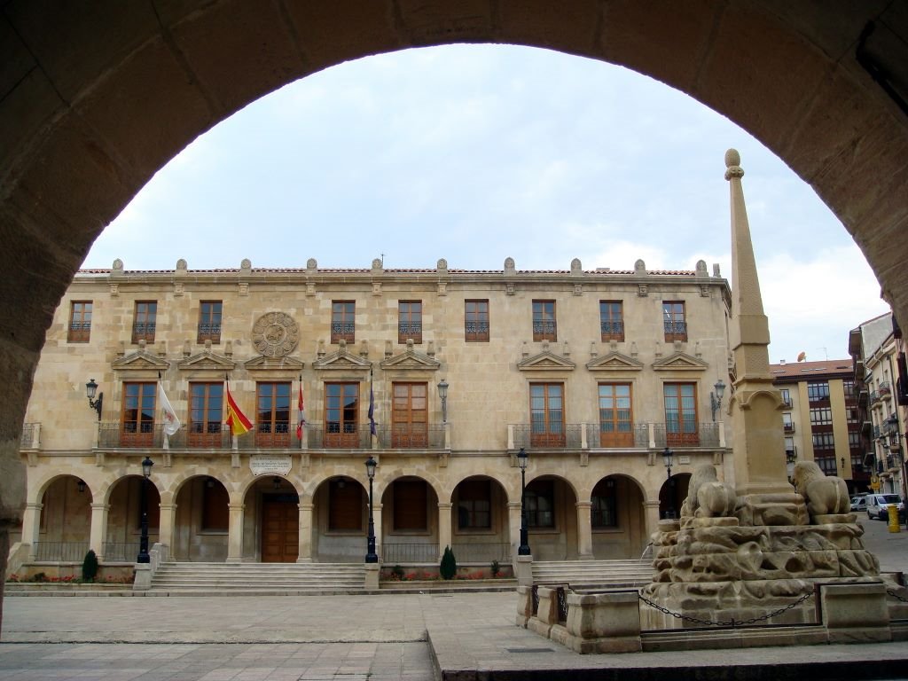 ESPAÑA Plaza Mayor y Ayuntamiento, Soria