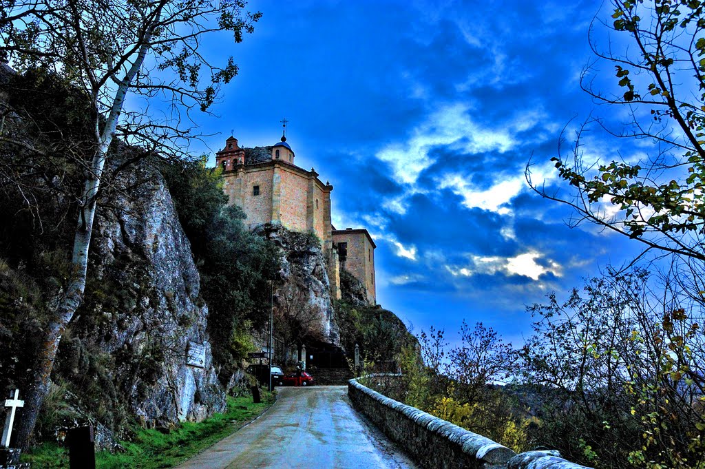 Soria. Ermita de San Saturio al anochecer