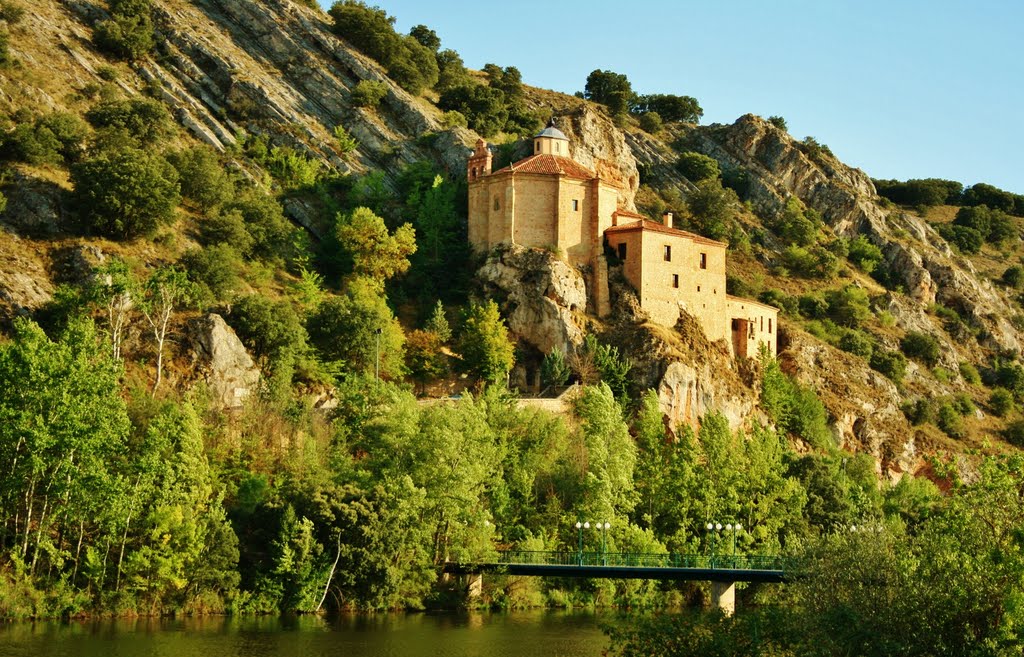 Donde la arquitectura y la naturaleza se fusionan.Ermita de San Saturio.Soria.