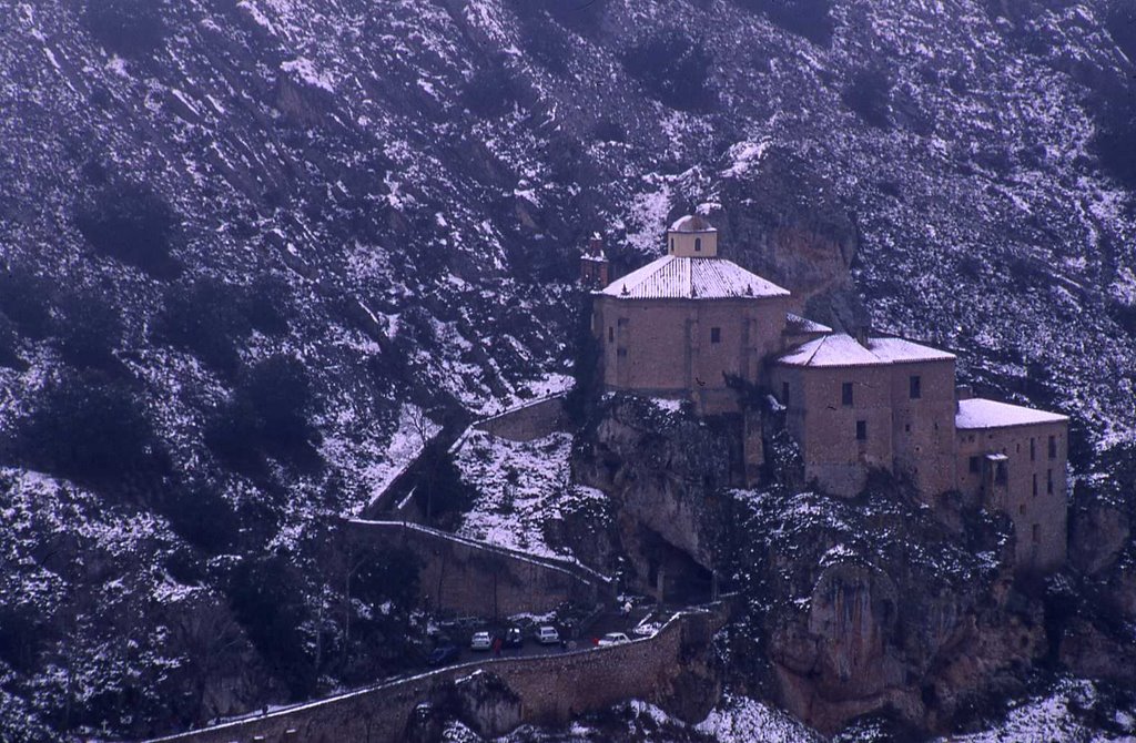 San Saturio nevado, visto desde El Castillo.