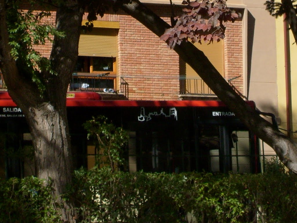 Un autobús pasando... Teruel.