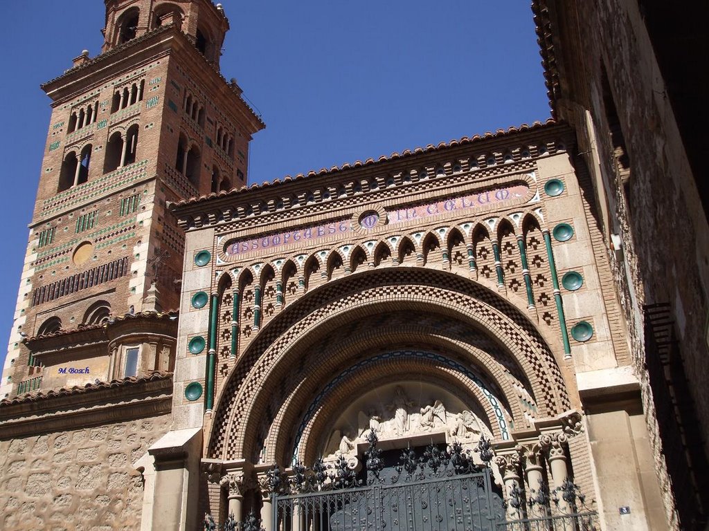 PUERTA DE LA CATEDRAL