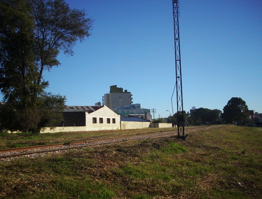 Vías del Ferrocarril, (desde la futura Avenida del Bicentenario)