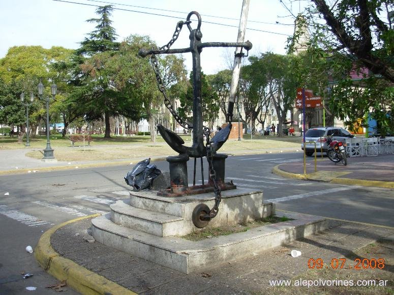 Campana - Monumento Marinos Italianos ( www.alepolvorines.com.ar )
