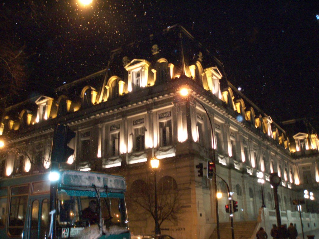 Nieve en la media noche sobre el Pasaje Dardo Rocha