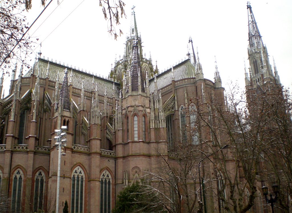 Catedral con las torres blancas