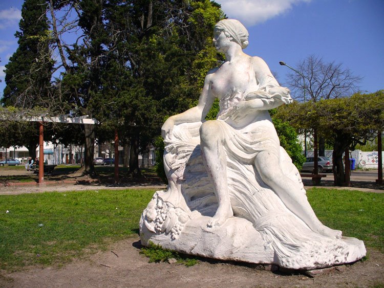 escultura en plaza olazábal