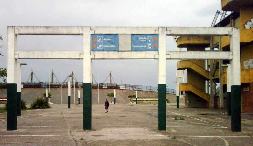 2011/12 Argentina, Buenos Aires, Mar del Plata , Estadio mundialista de fútbol José María Minella. Mundialista porque se inaguro para el mundial de fútbol de 1978.