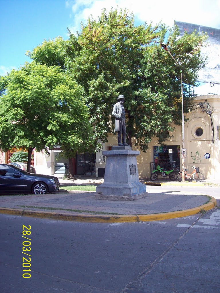 Monumento a Bartolomé Mitre.