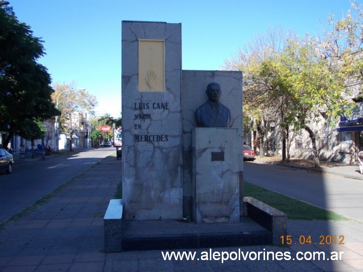 Mercedes - Monumento Luis Cane (www.alepolvorines.com.ar)