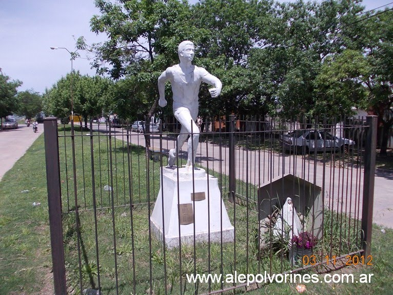 Mercedes - Monumento a los Atletas (www.alepolvorines.com.ar)