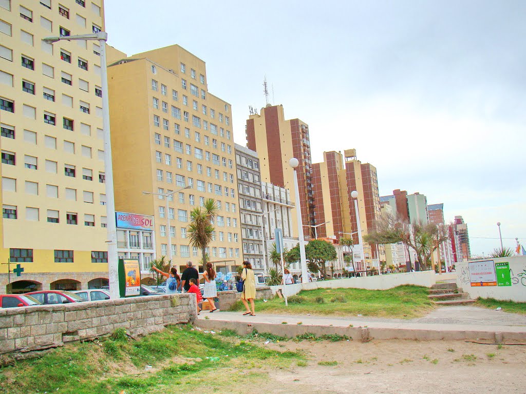 Necochea (Bs.As.) - Edificios sobre la Av.Costanera - ecm