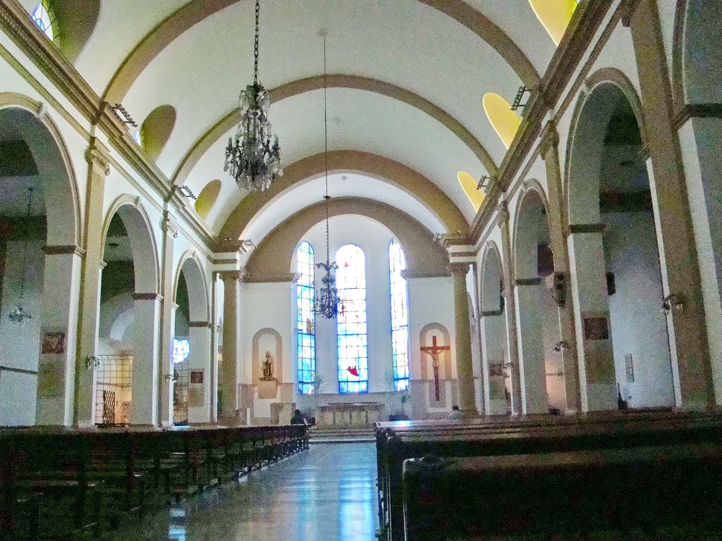 Necochea (Bs.As.) - Interior de la Iglesia del Carmen - ecm