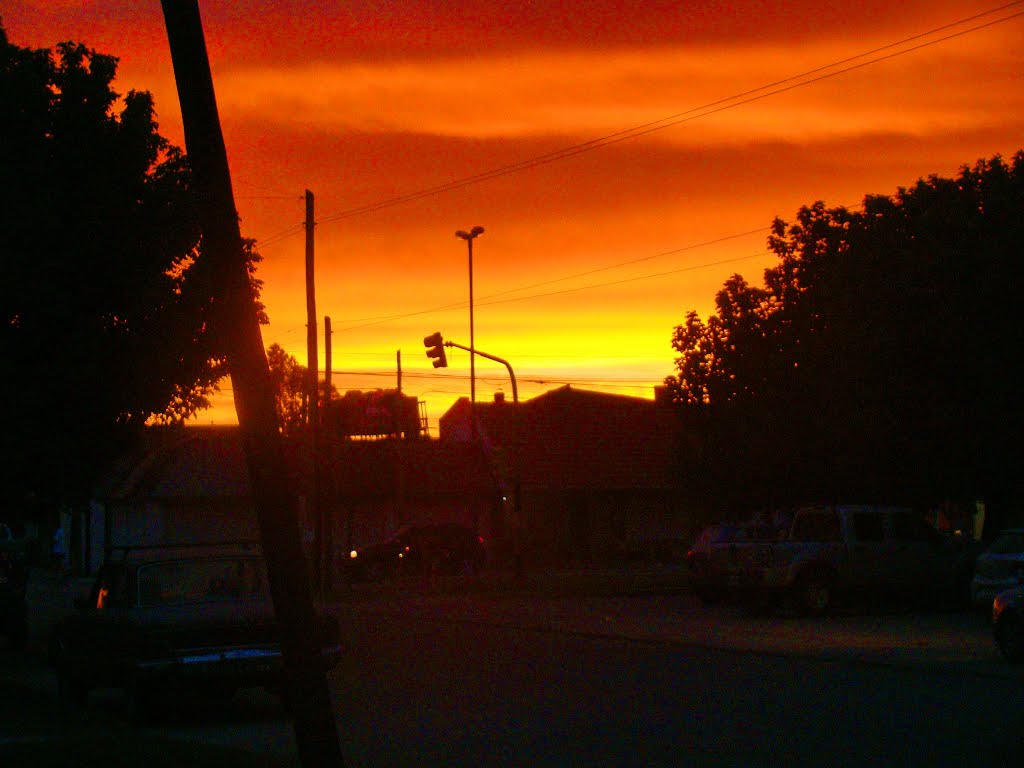 Necochea (Bs.As.) - Atardecer en la intersección de la Av.75 y 34 - ecm