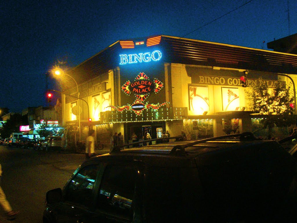 Necochea (Bs.As.) - Bingo Golden Palace en calles 64 esq 61 - ecm
