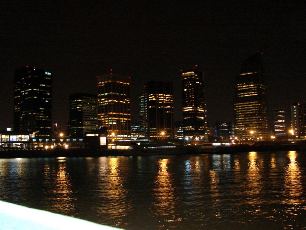 "BUQUE BUS" Vista Nocturna de "Puerto Madero" llegando al Puerto de "Buenos Aires"  "Arg"