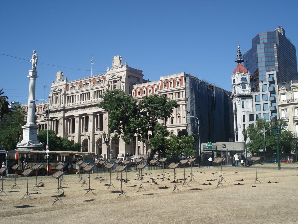 Palacio de Justicia y monumento a Lavalle.