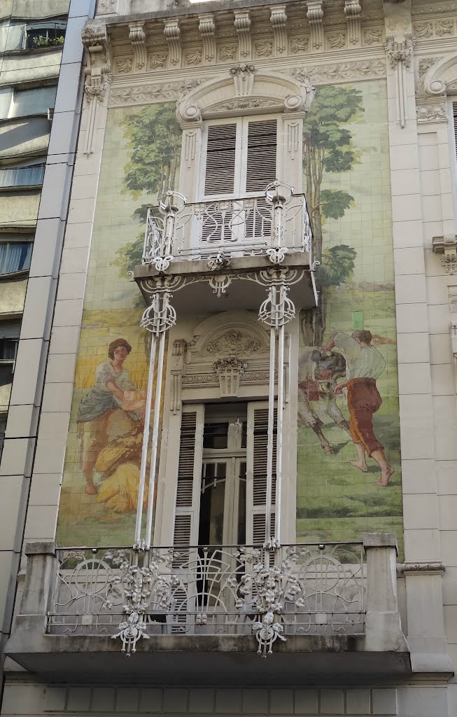Arte en Buenos Aires - solo hace falta "mirar" -Mural en la fachada de un edificio de la Ciudad Autónoma de Buenos Aires