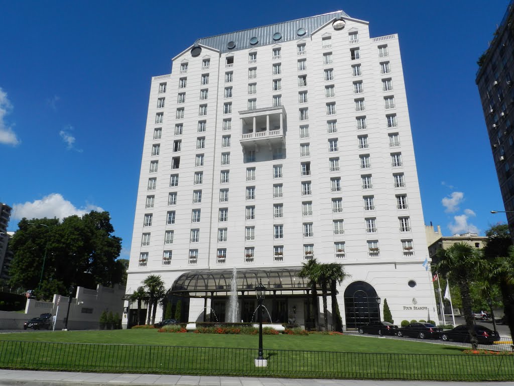 ✯    Four Seasons-Recoleta