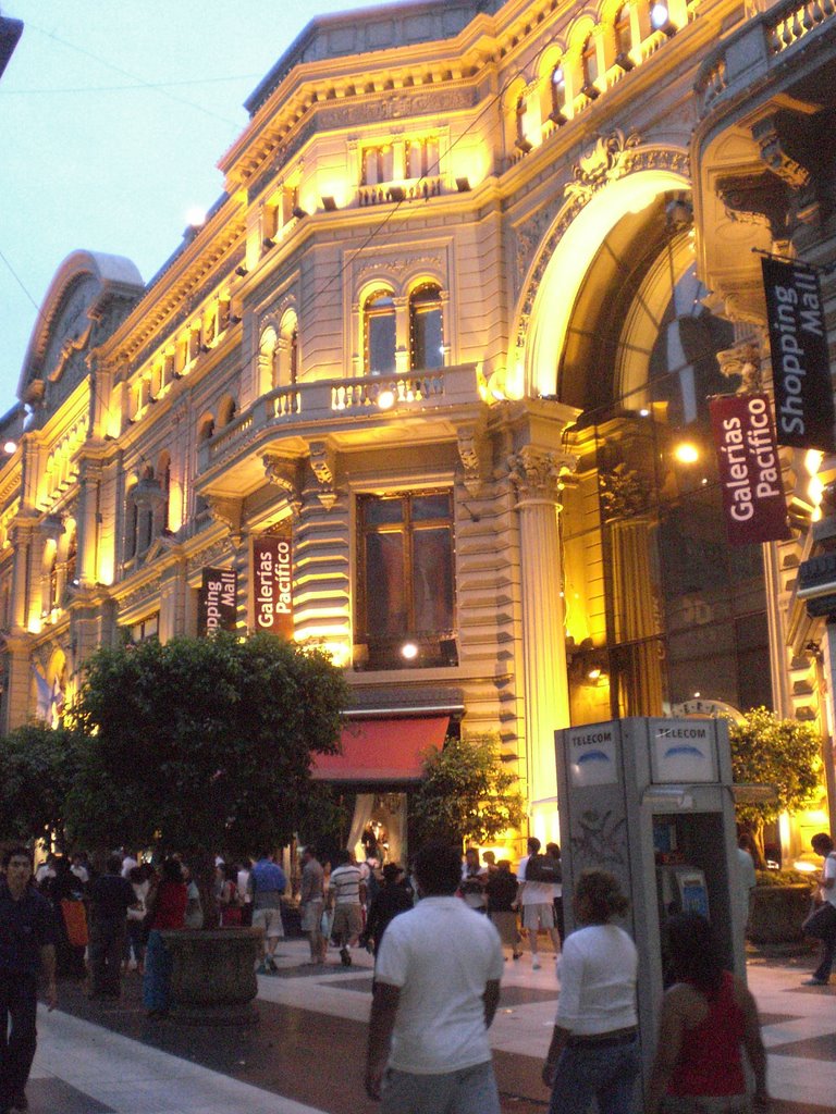 Fachada da Galeria Pacífico na Peatonal Flórida - Buenos Aires - Argentina - Veja mais fotos no www.panoramio.com/user505354