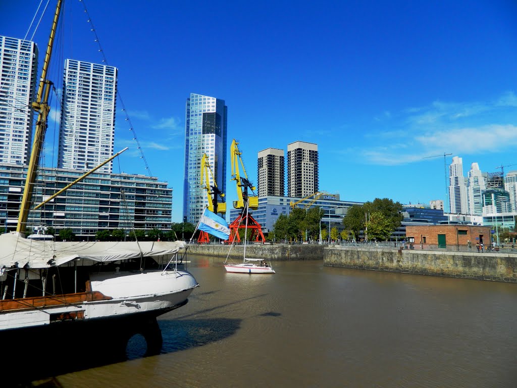 Torre Repsol-YPF. Puerto Madero, Buenos Aires