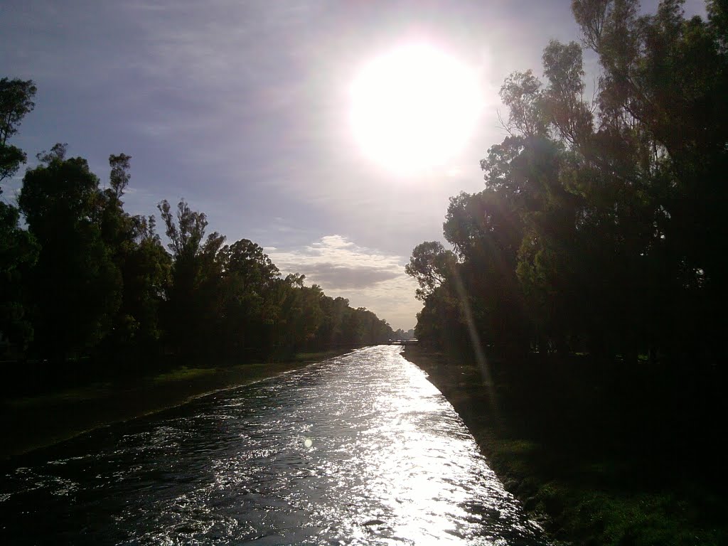 el arroyo de borde a borde