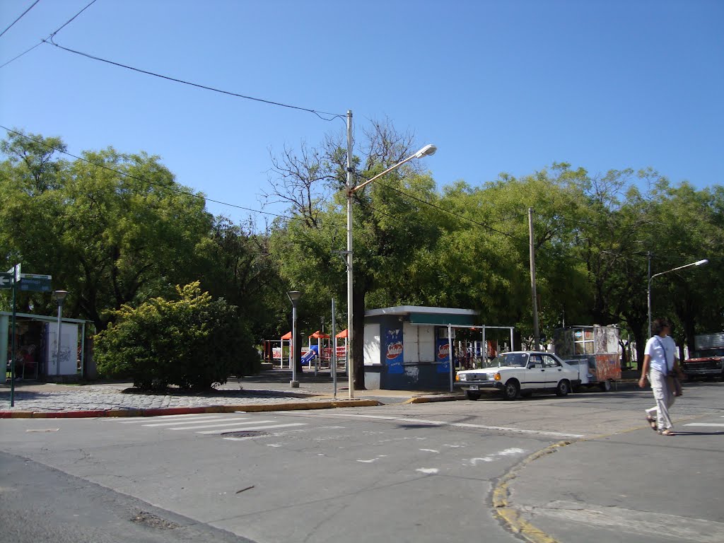 Plaza con juegos en Pergamino