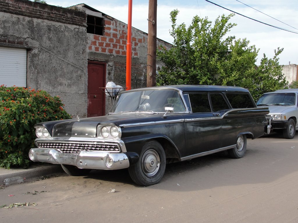 Ford Courier en Ciudad Atlántida (Punta Alta; Buenos Aires; ARGENTINA)