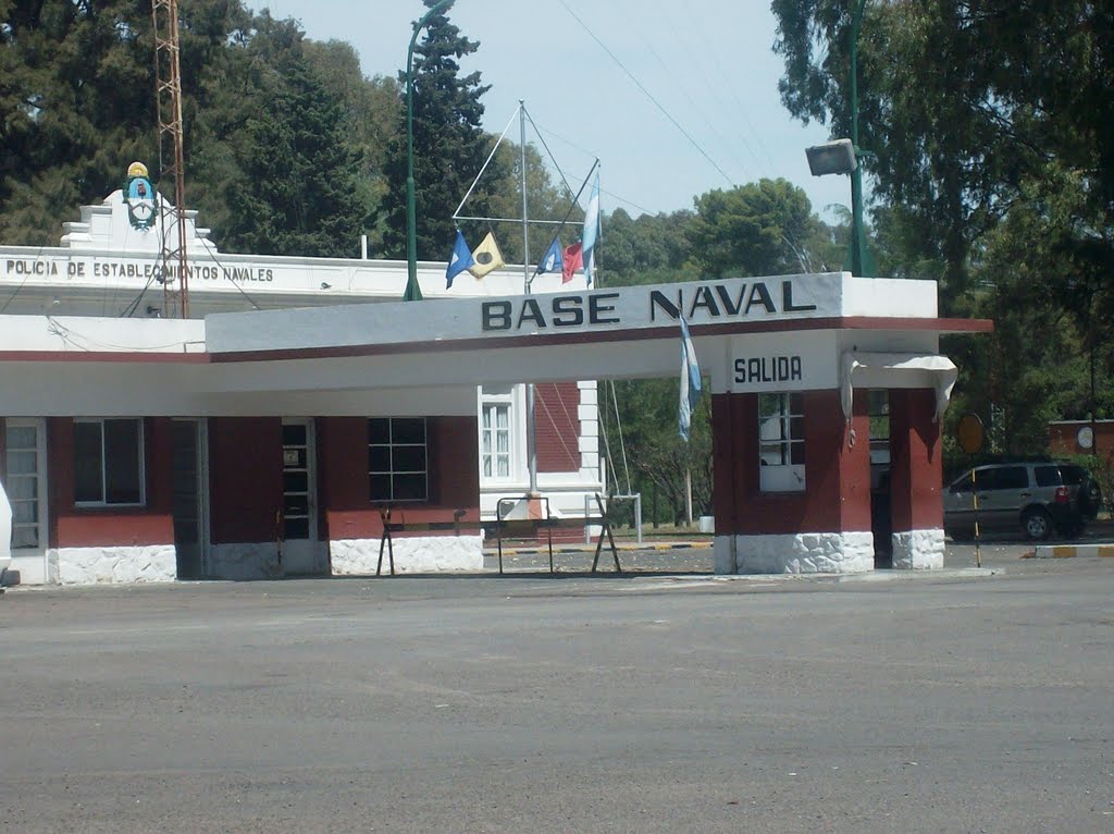 entrada a la base