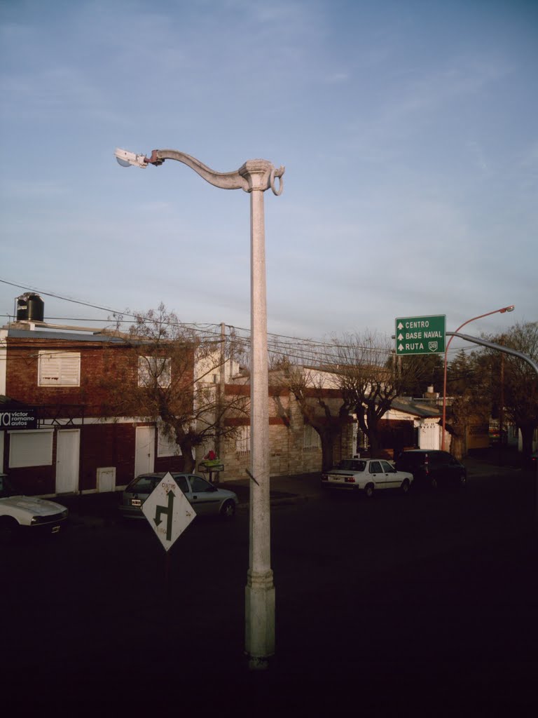 farol antiguo en calle colon