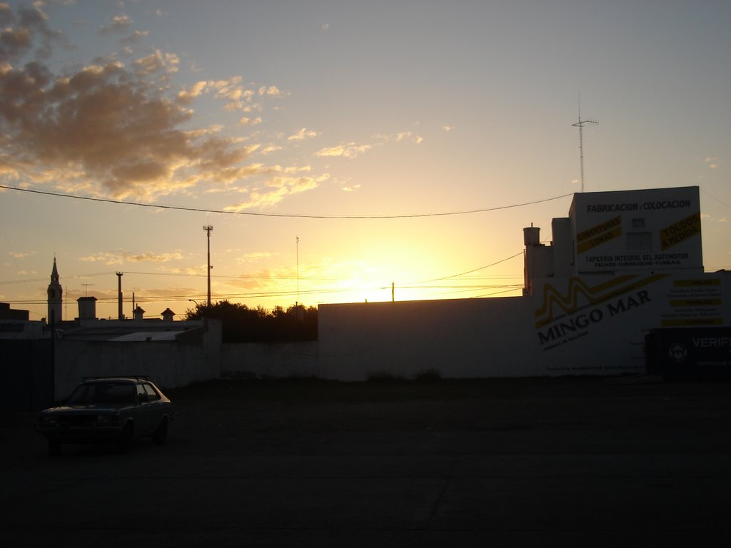 Vista hacia la iglesia desde la terminal de colectivos Punta Alta