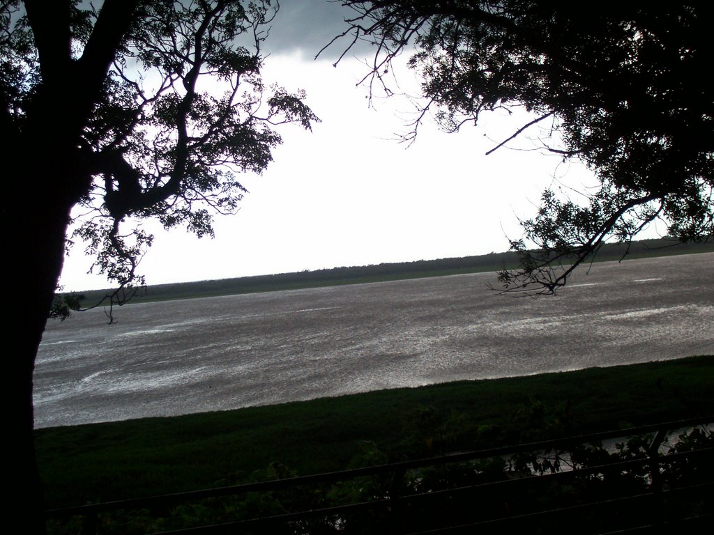 Río Paraná tormentoso