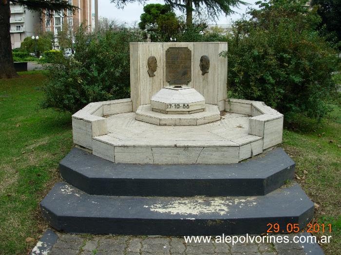 San Nicolas - Monumento Eva y Juan Peron (alepolvorines)
