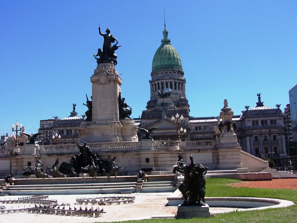 Plaza del congreso en una mañana soleada.