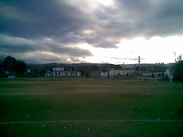 frente cancha Banfiel villa oviedo