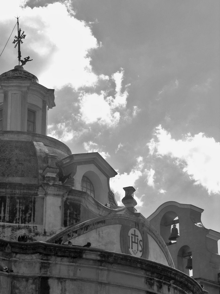 Iglesia - cúpula y campanario