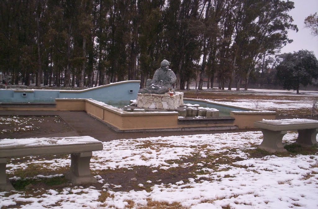 monumento a los caidos en Malvinas /MONUMENT TO THE FALLEN IN THE FALKLAND ISLANDS../BY/ de Gustavo Adolfo Diaz..(nevada del 9/7/07).