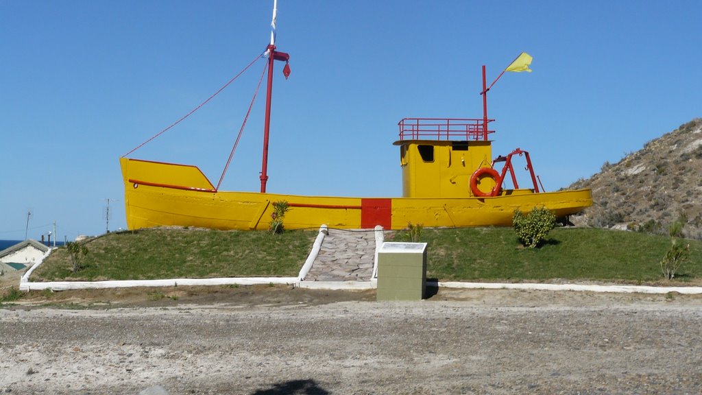 Monumento de entrada en Caleta Cordova