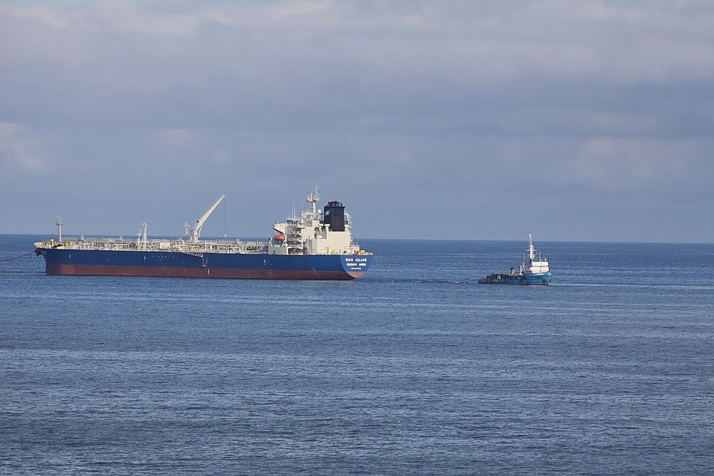 Cargando petróleo en la boya sueca, Caleta Córdoba