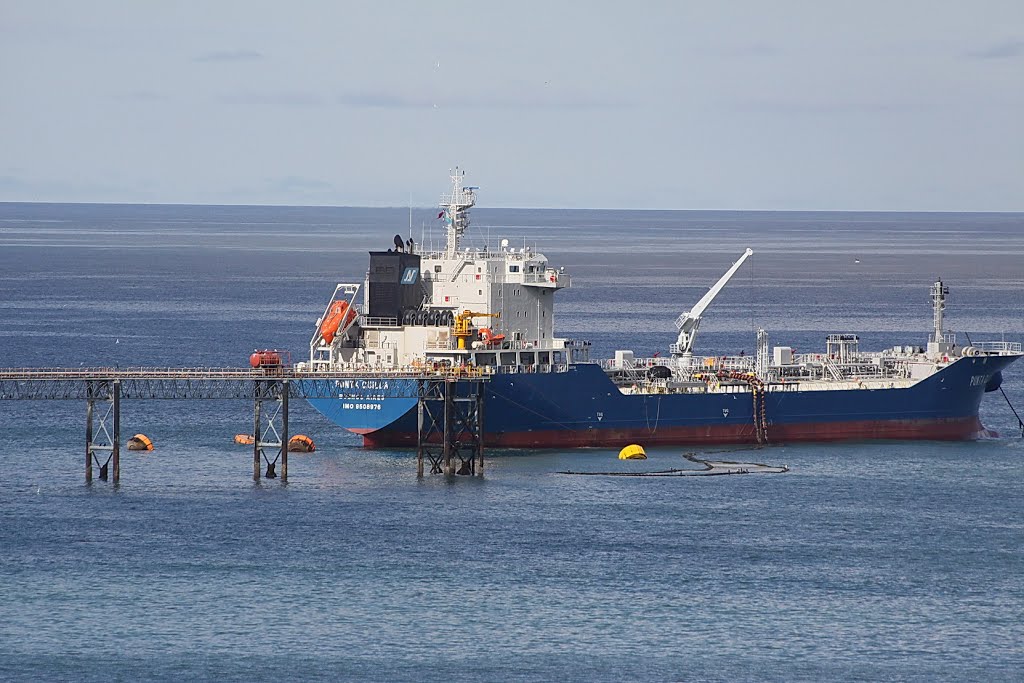 Cargando petróleo en la boya sueca, Caleta Córdoba